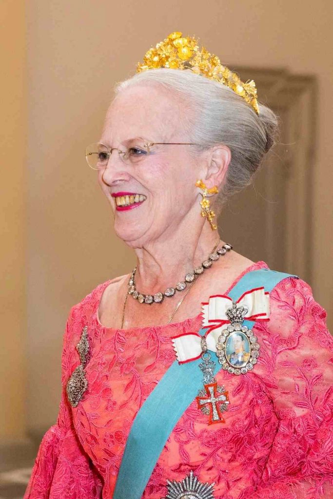 Tiara Amapolas