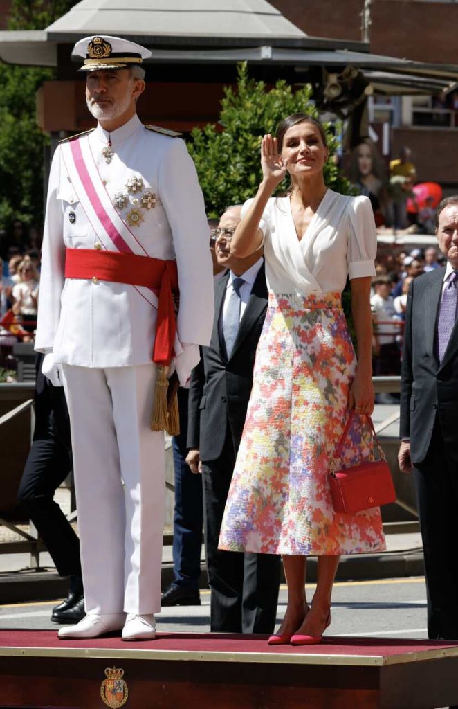 Do&ntilde;a Letizia con falda de Jose Hidalgo