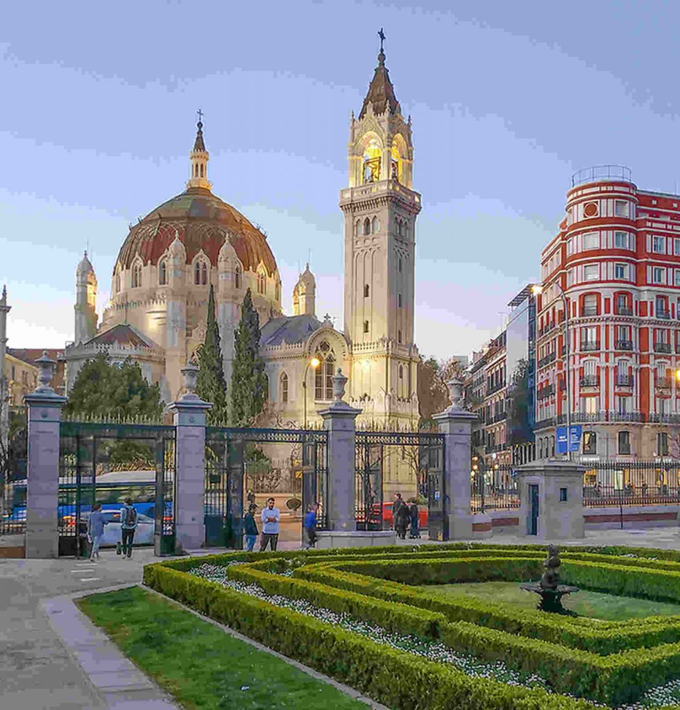 Iglesia parque del retiro