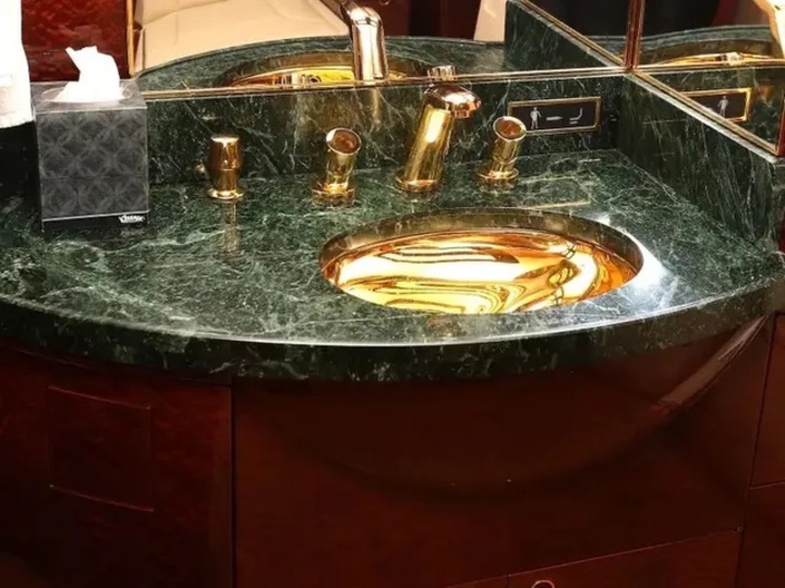 Lavabo oro jet Trump