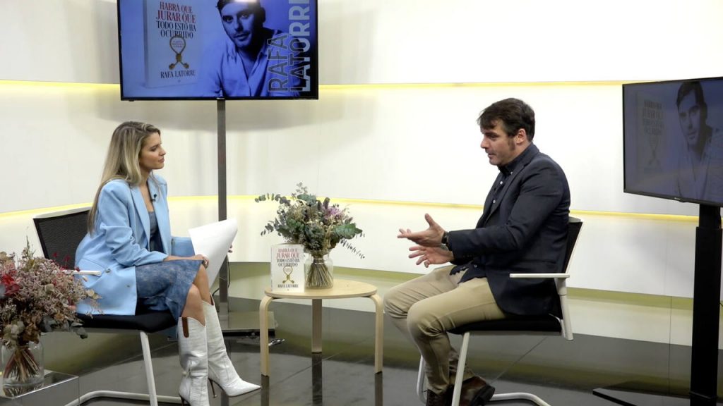 Fina Grosso entrevistando en COOL a Rafa Latorre
