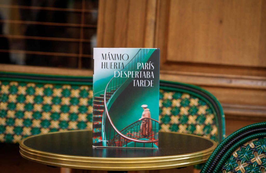 'Par&iacute;s despertaba tarde', la nueva novela de M&aacute;ximo Huerta