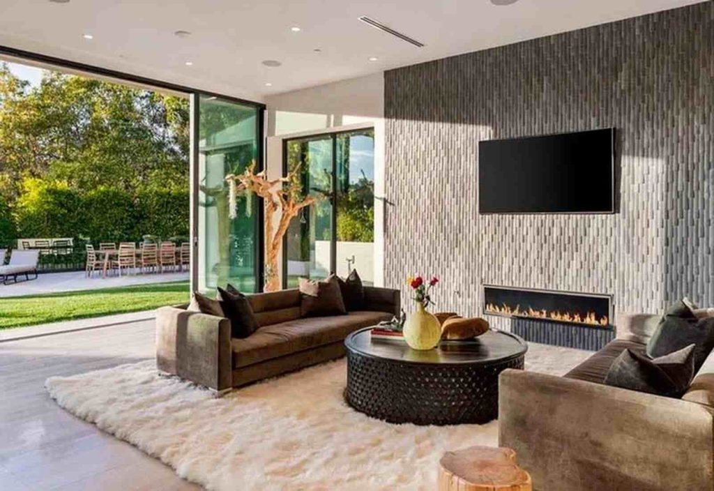 Sal&oacute;n mansi&oacute;n, Brooklyn Beckham