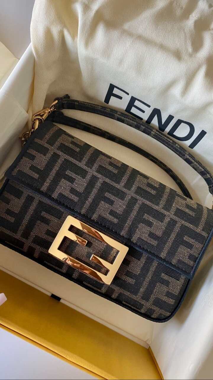 jacob elordi bolsos