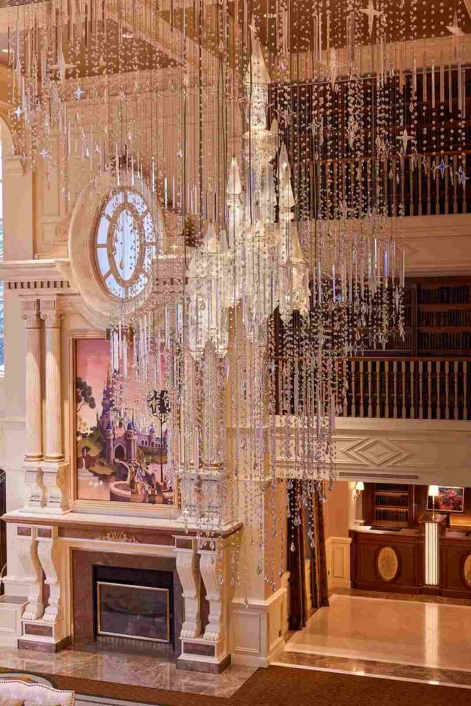 L&aacute;mpara lobby, Disneyland Hotel