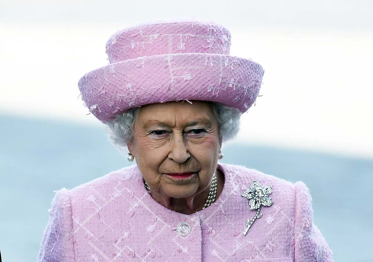 Reina Isabel II, joyas, joyas realeza