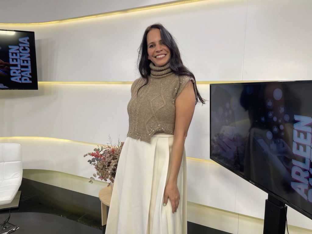 Arleen Palencia en el plat&oacute; de COOL