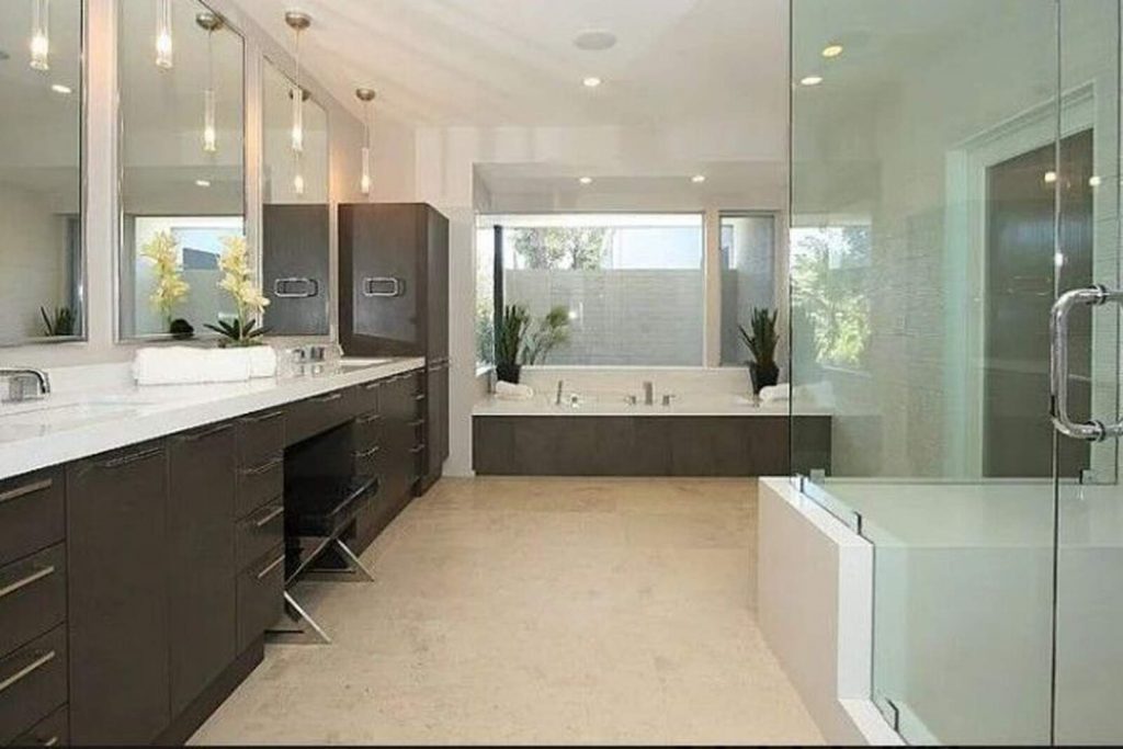 Ba&ntilde;o mansi&oacute;n Miley