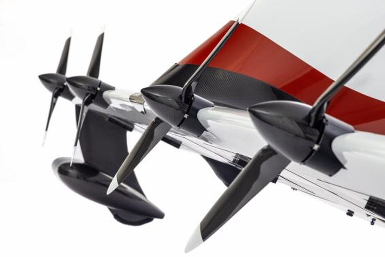 Pivotal, Helix, avi&oacute;n monoplaza, avi&oacute;n el&eacute;ctrico