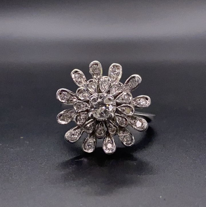 Anillo tipo roset&oacute;n de diamantes de Del P&aacute;ramo Vintage