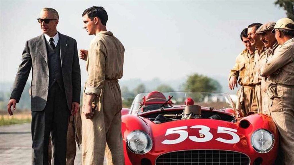 Escena coche Ferrari