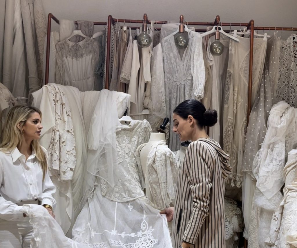 Fina Grosso e In&eacute;s Mart&iacute;n Alcalde en su atelier