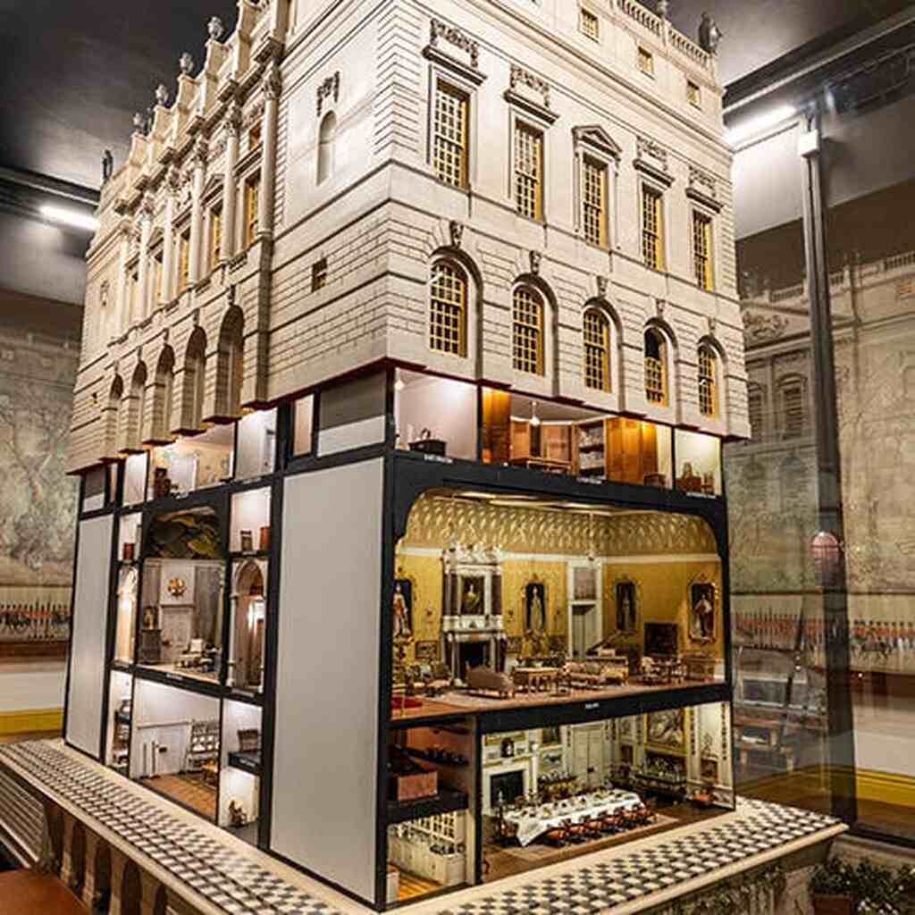 Casa mu&ntilde;eca de los Windsor