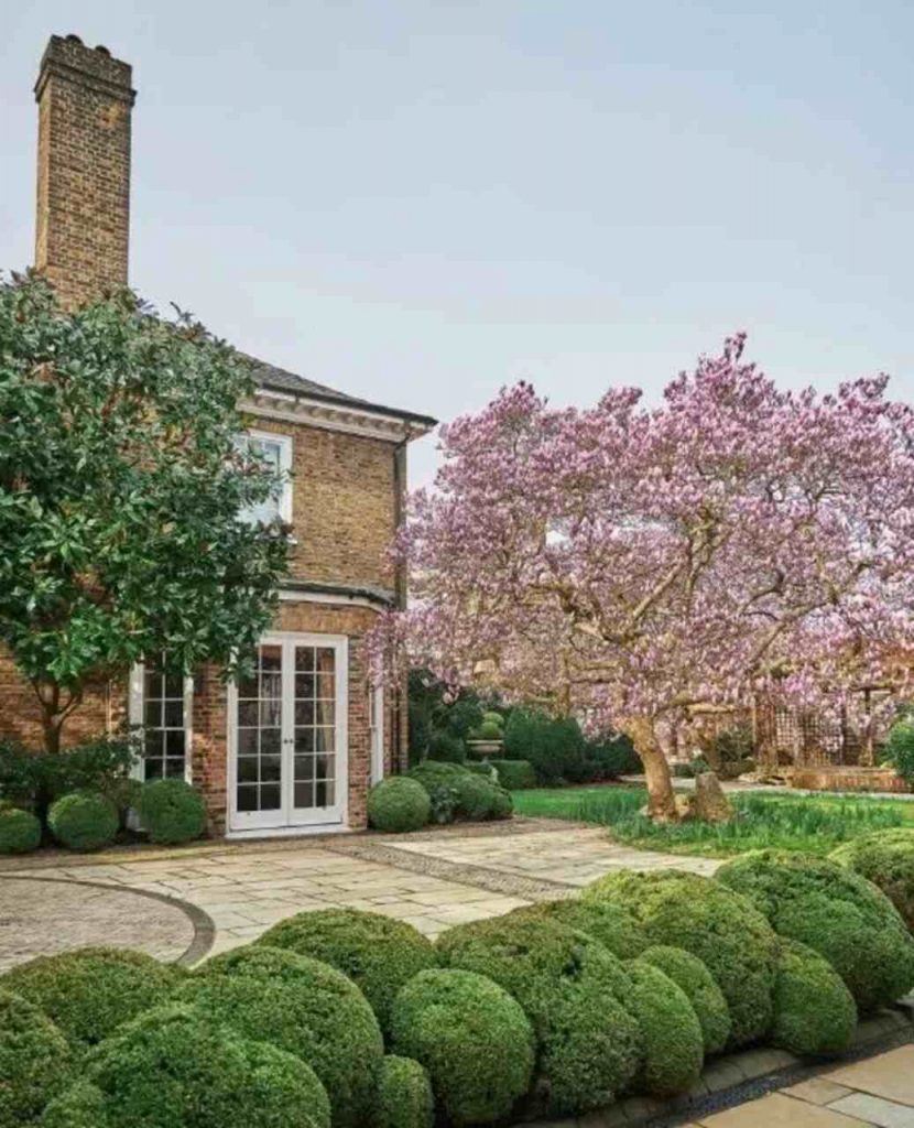 Jard&iacute;n casa Freddie Mercury
