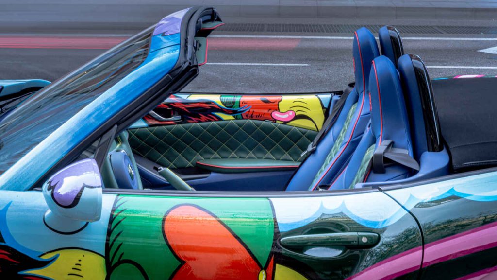 Hurtan, coche, arte pop, subasta de coches