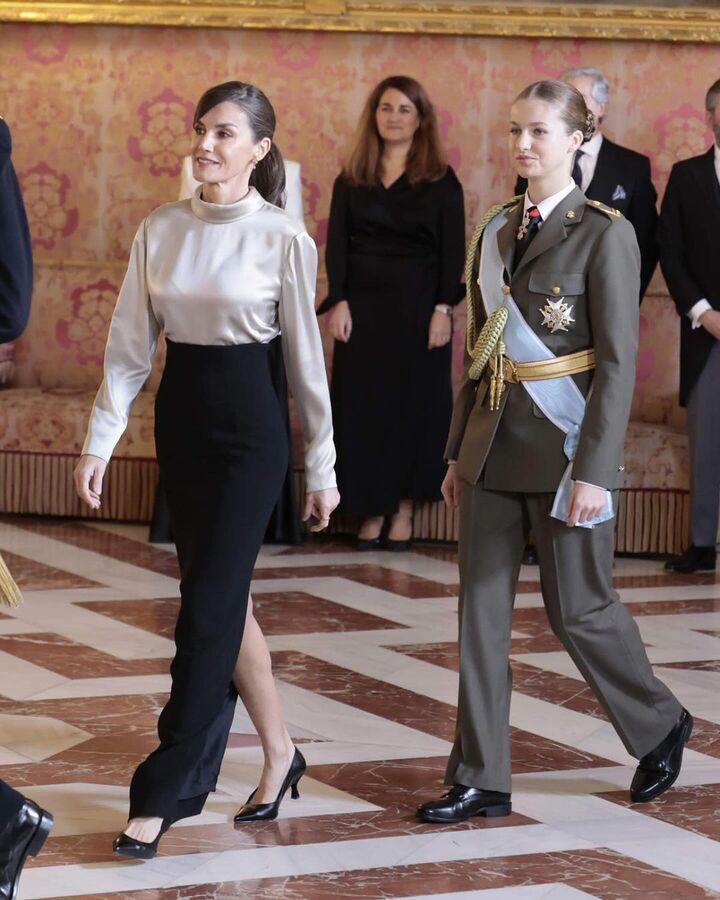 Reina Letizia con falda de Bo&uuml;ret