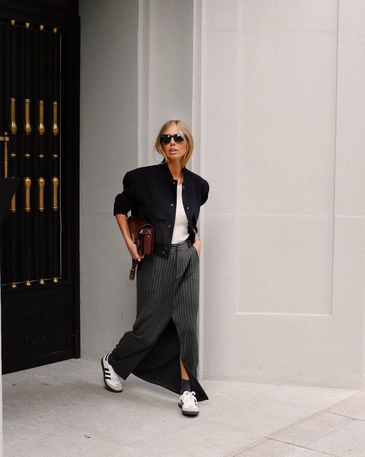 Luc&iacute;a B&aacute;rcena, look negro