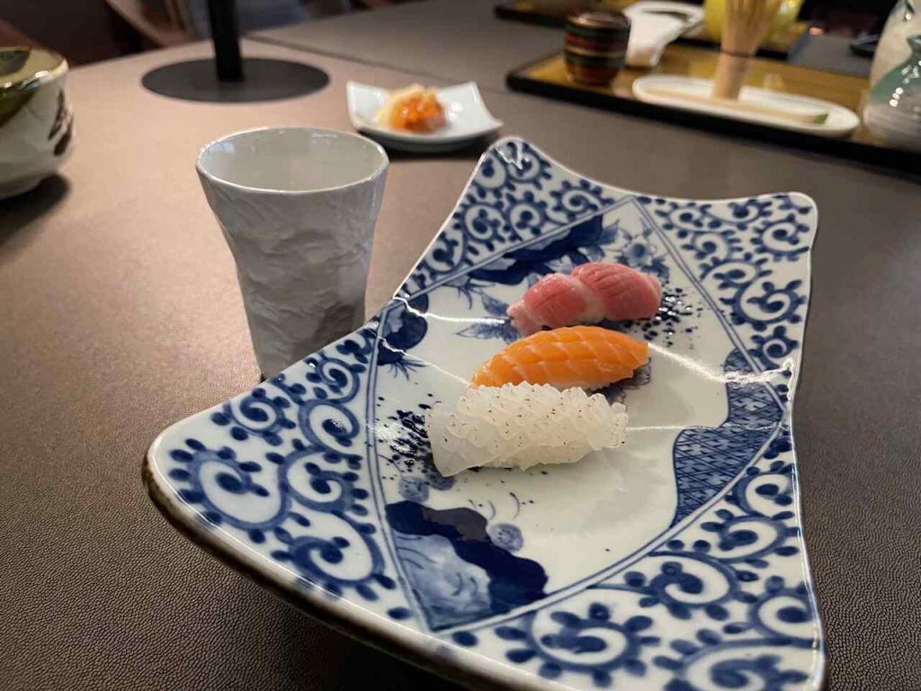 Niguiris y té en Kabuki
