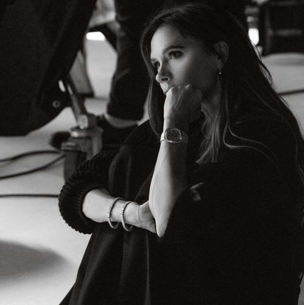 Victoria Beckham pose