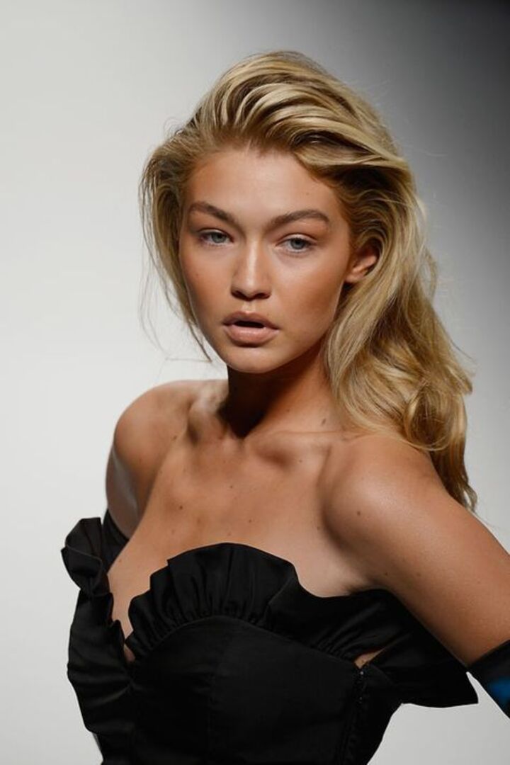 Gigi Hadid bronceada