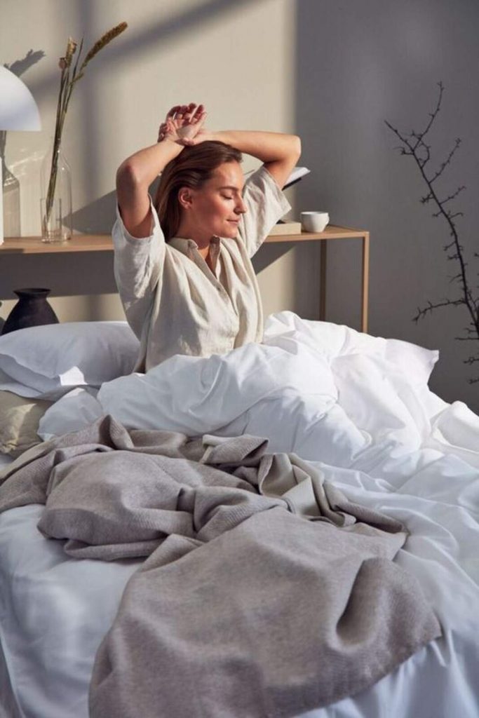 Mujer Cama