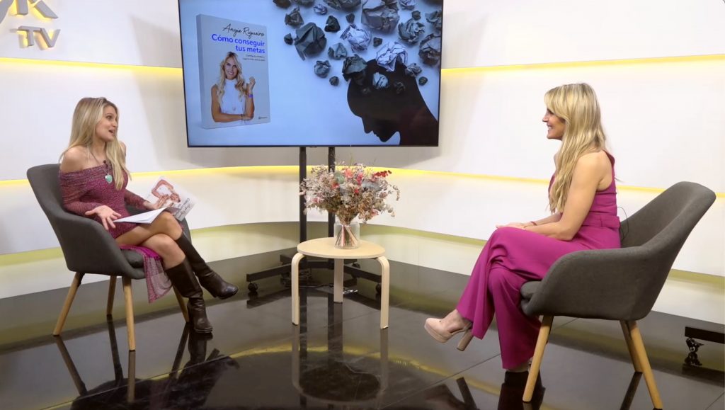 Fina Grosso entrevistando a Angie Rigueiro