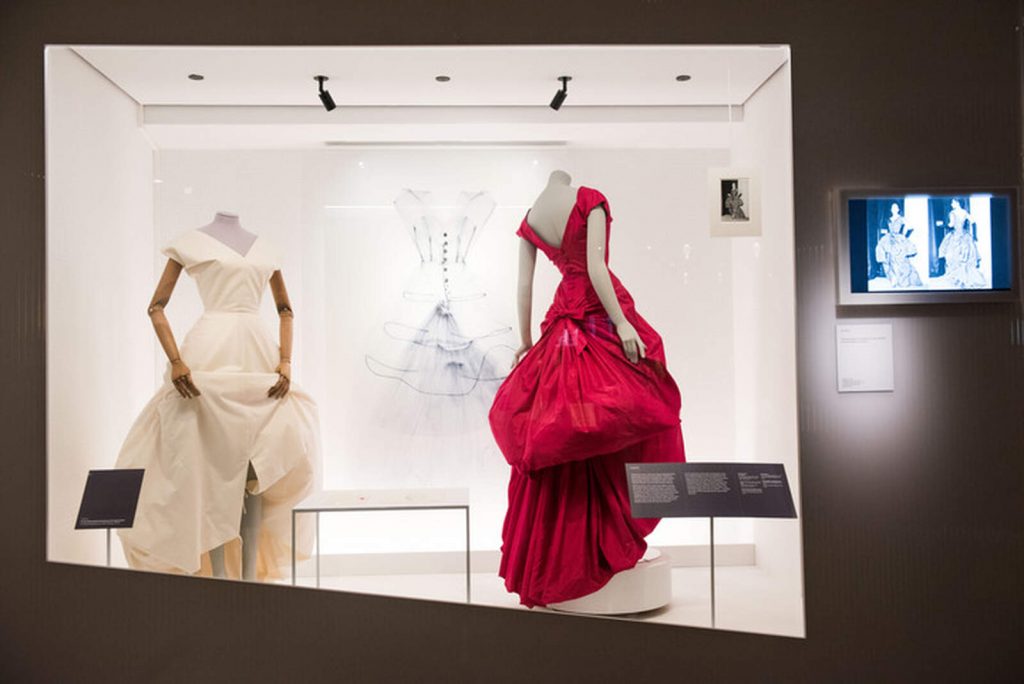 Exposici&oacute;n Balenciaga Victoria & Albert