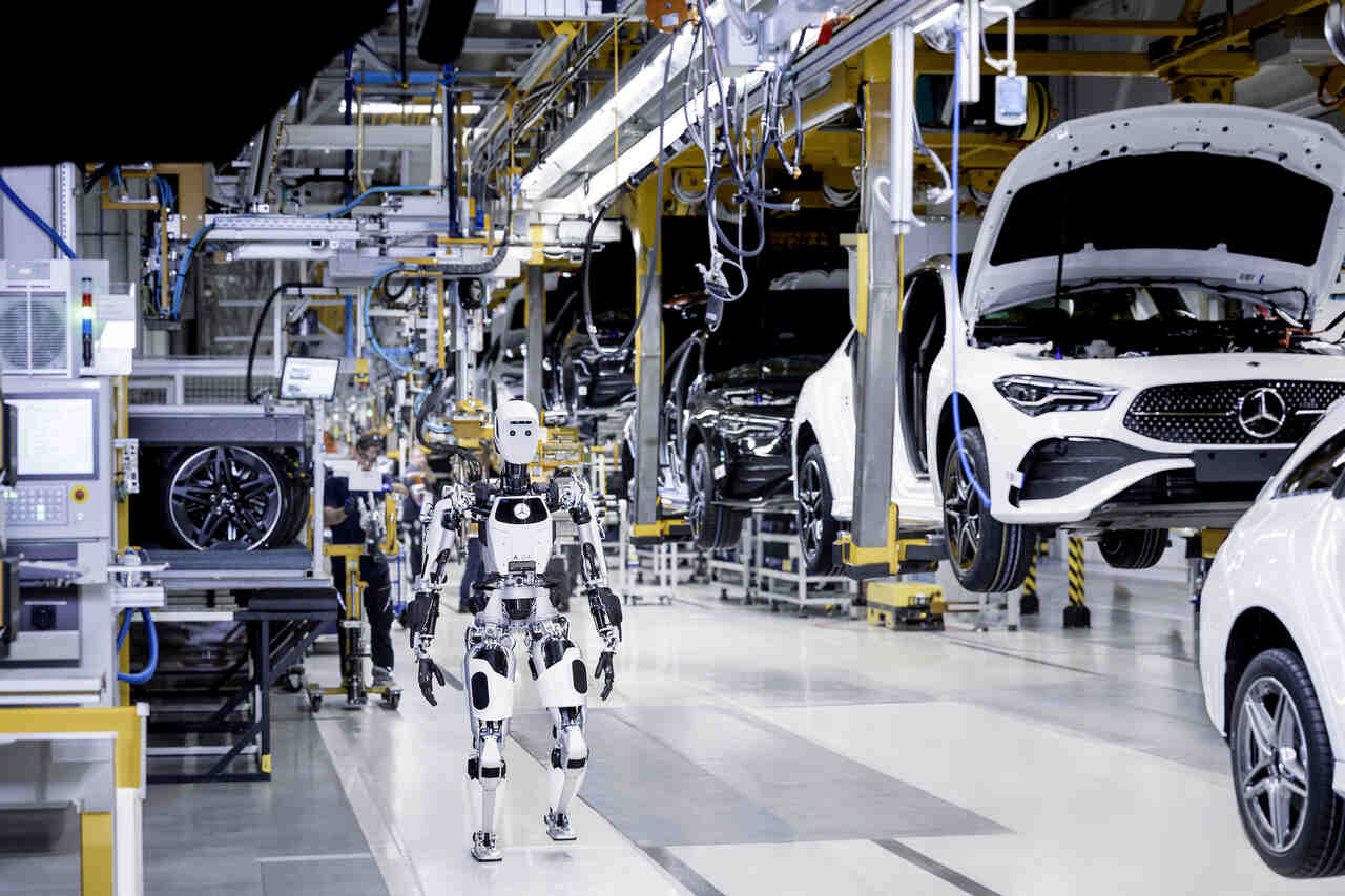 Mercedes Benz, robot, Apptronik