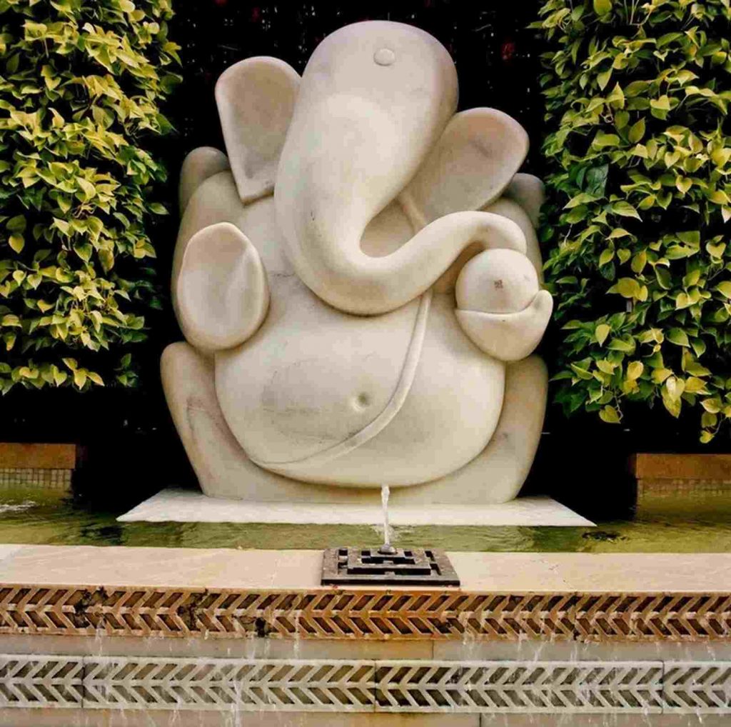 Estatua jard&iacute;n de Antilia