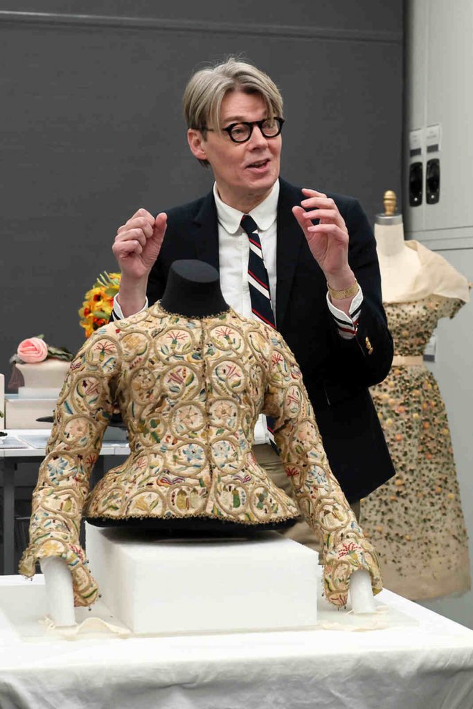 Andrew Bolton con chaqueta de 1615