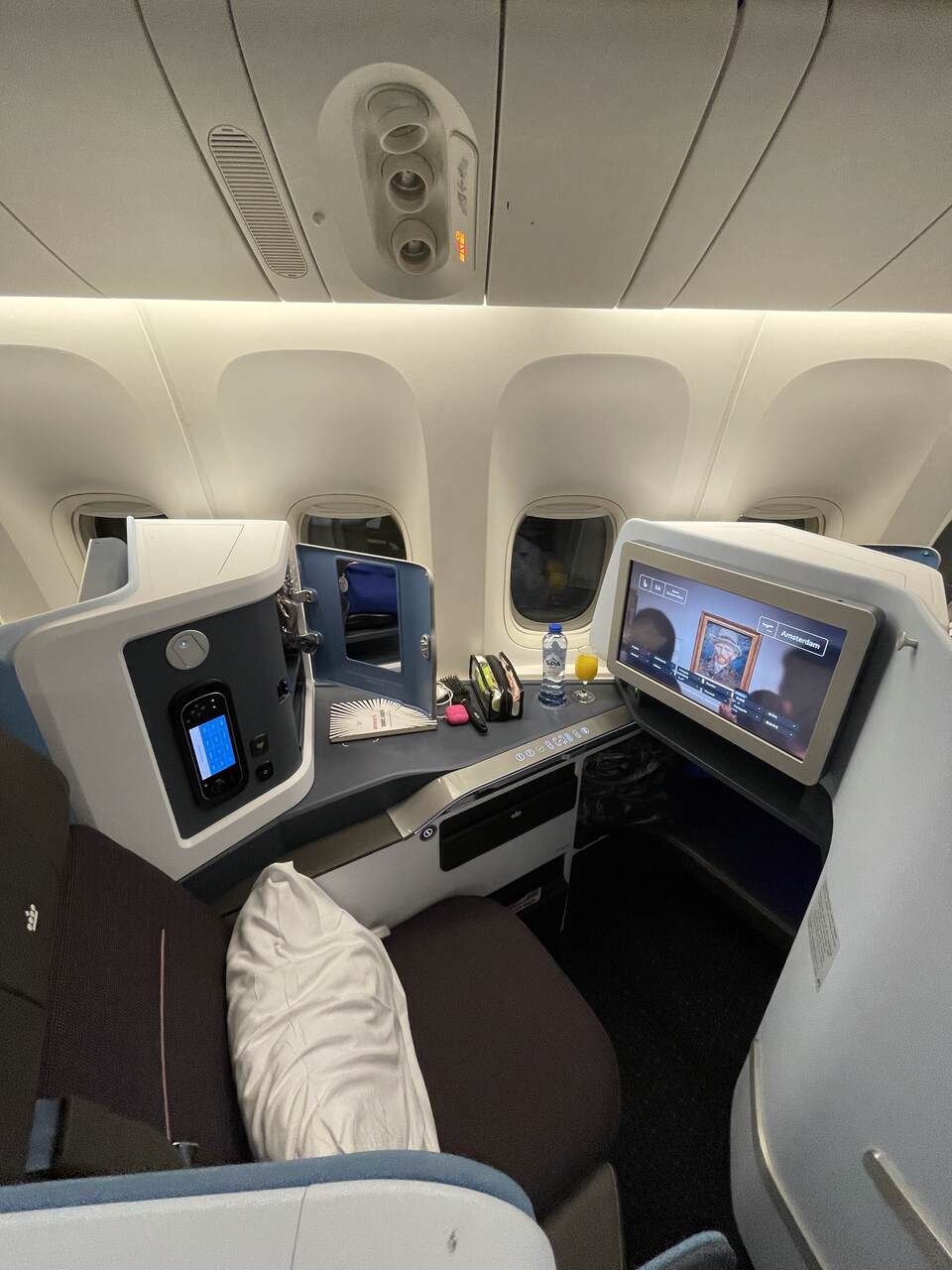 KLM, Business