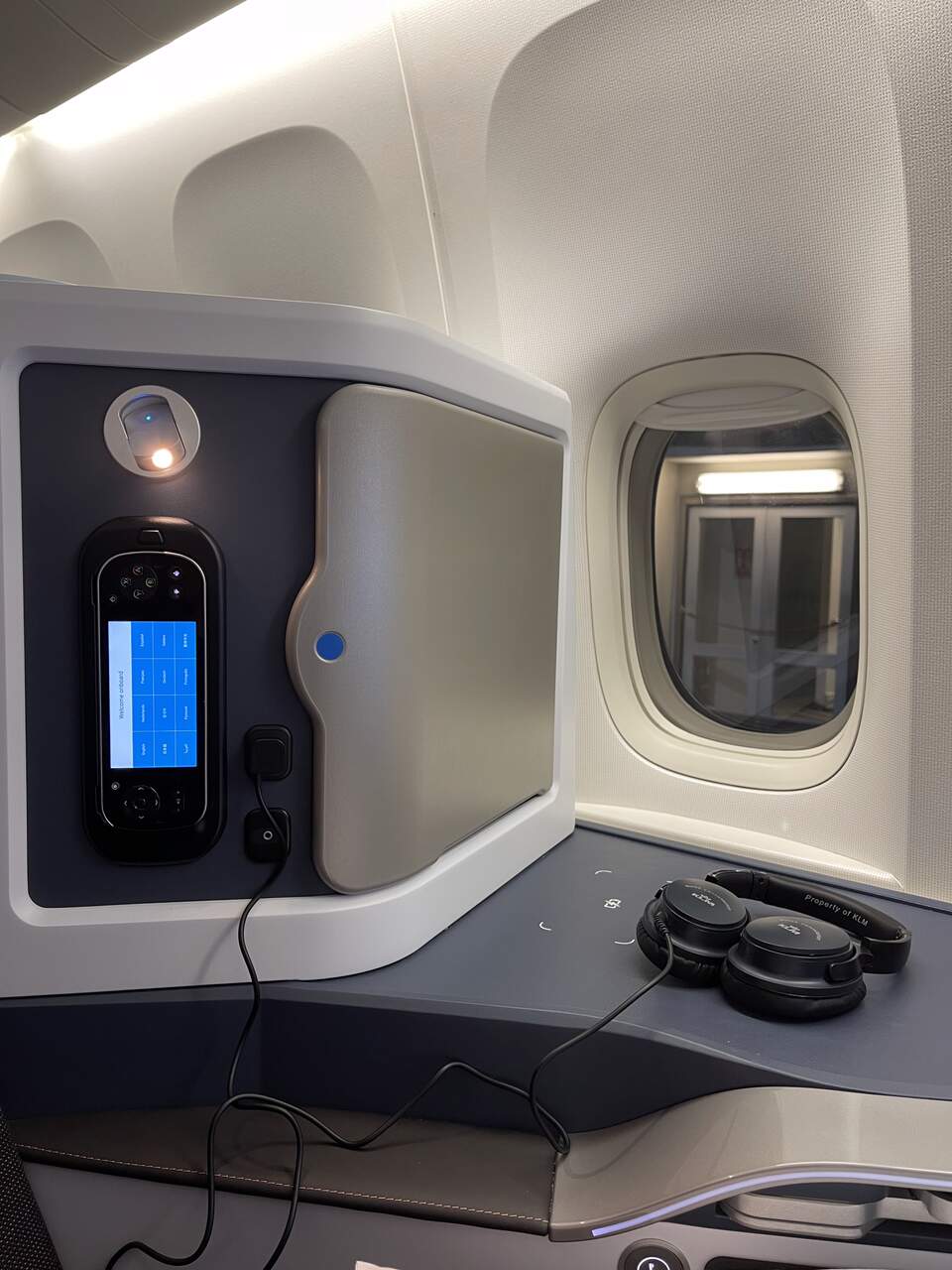 KLM, Business