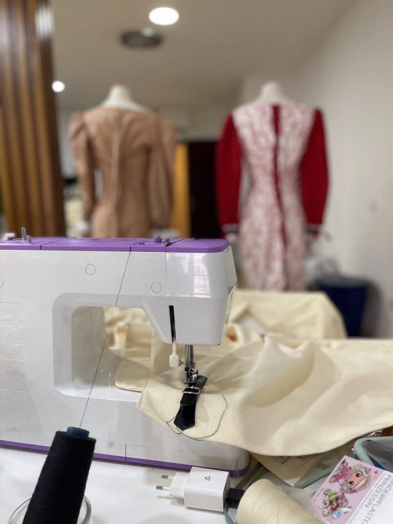 Entre costuras con trajes de chulapa