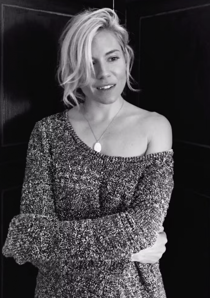 Sienna Miller con pieza de CVC Stones.