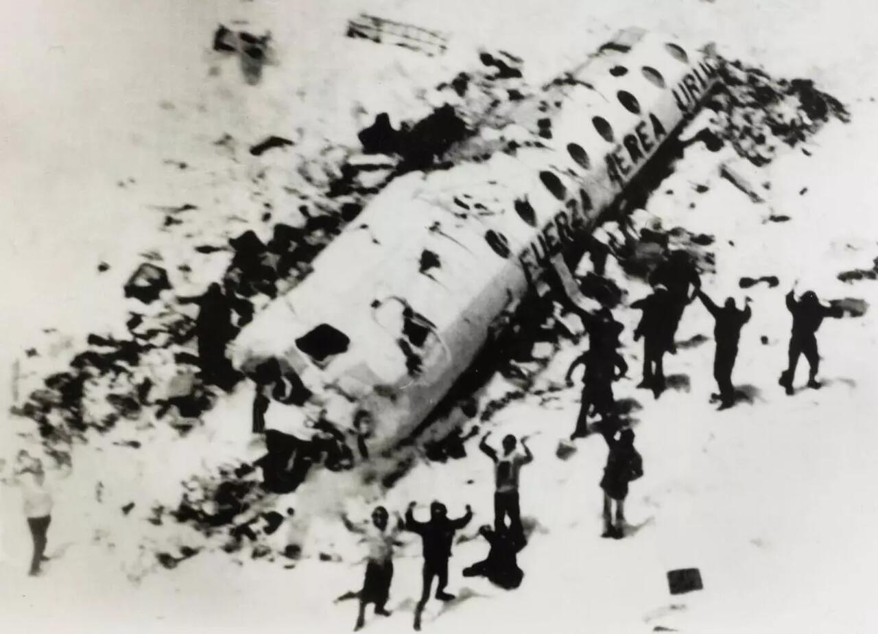 Fuerza A&eacute;rea del Uruguay, La Sociedad de la Nieve