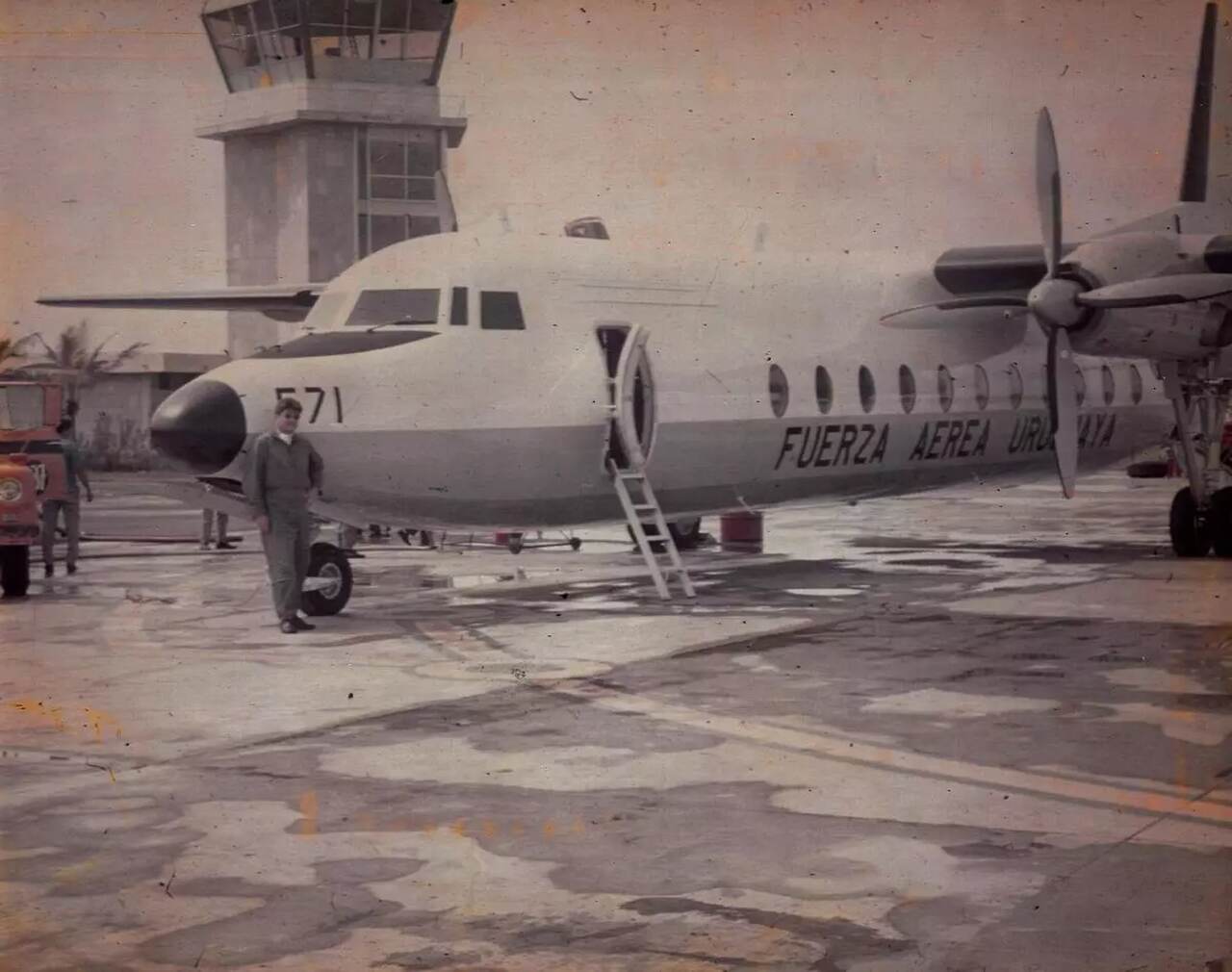 Fairchaild FH-227D, La Sociedad de la Nieve