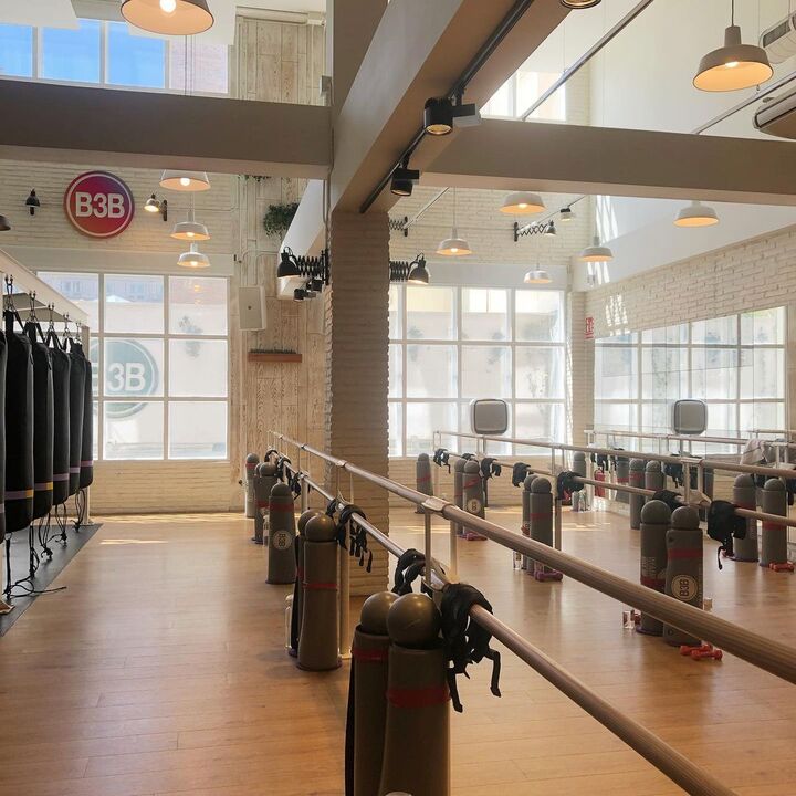 B3B Woman Studio