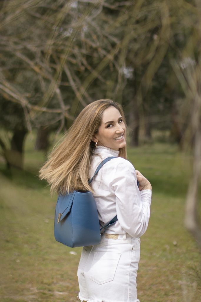 Alejandra Martos posando con la nueva colecci&oacute;n de De Ch&aacute;varri.