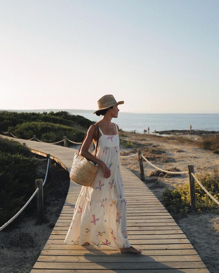 Miren Al&oacute;s, vestido playa