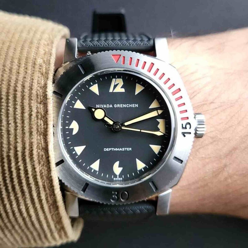 Muñeca con reloj