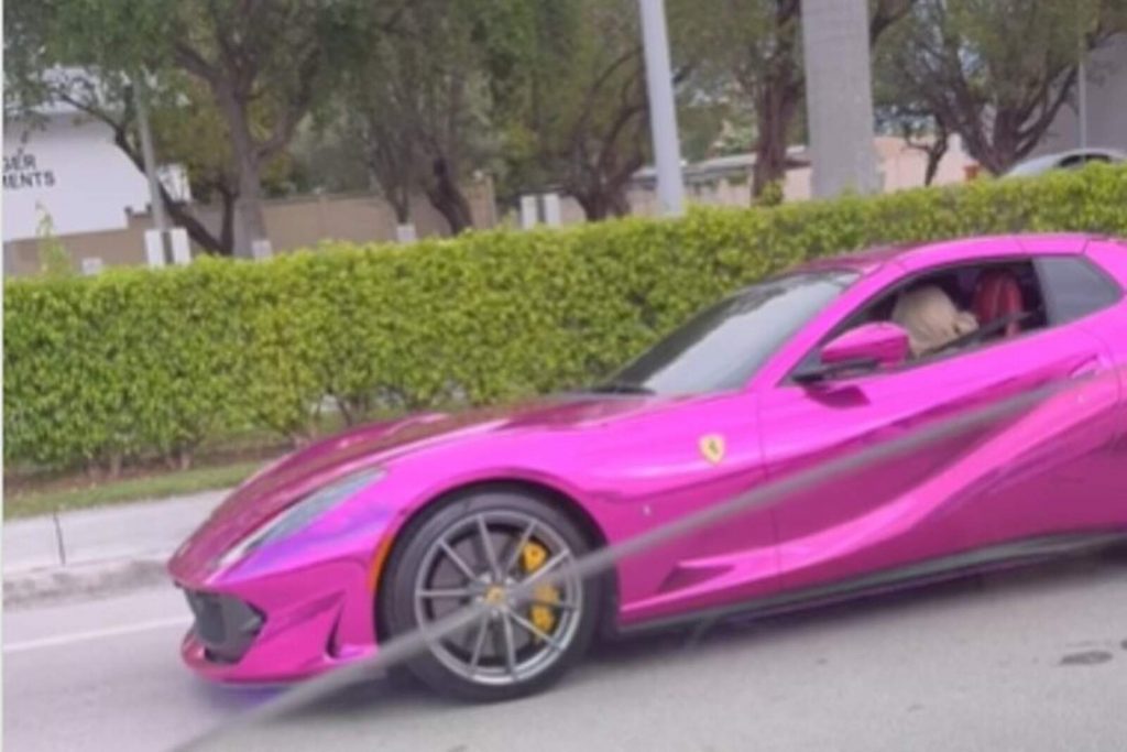 Ferrari personalizado Karol G