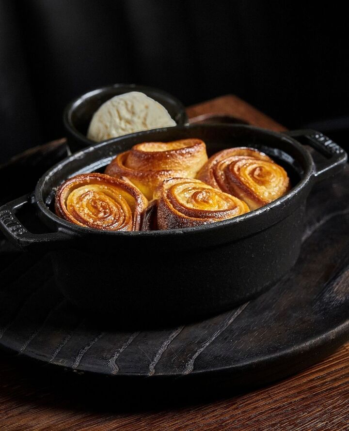 Tarta di rose, Le&ntilde;a