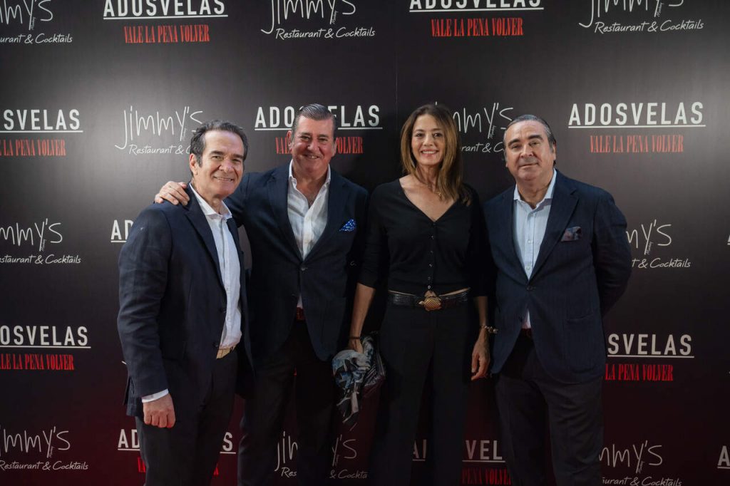 El grupo A Dos Velas con Jose Toledo. 