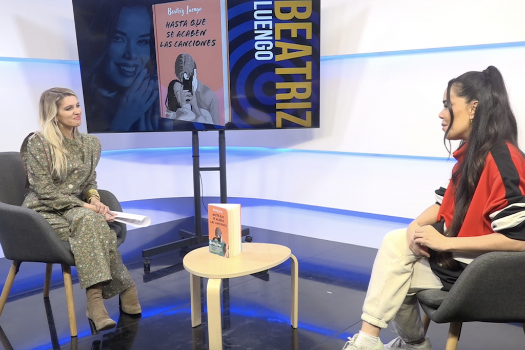 Fina Grosso entrevistando a Beatriz Luengo