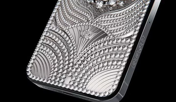 Diamantes pequeños en iPhone de lujo