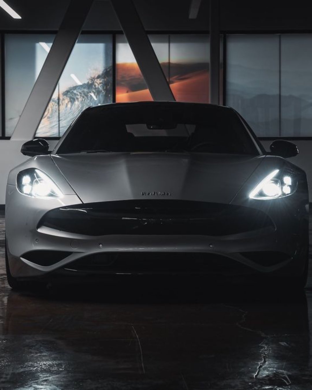 Coche el&eacute;ctrico de lujo