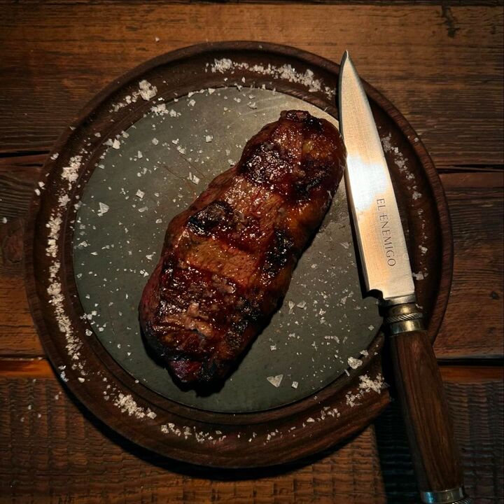 El Enemigo Parrilla, restaurante Zurbano