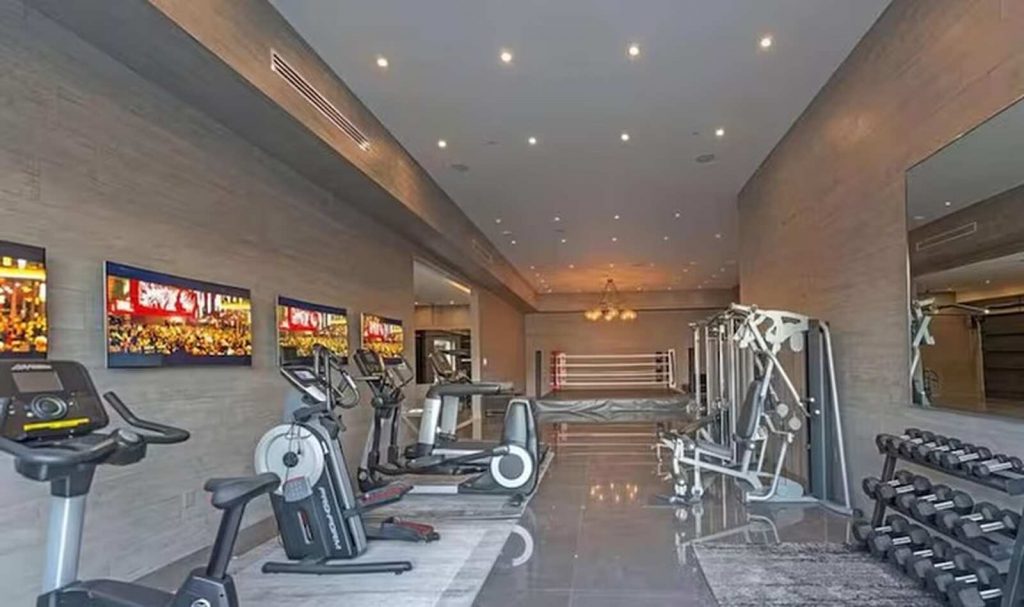 Gimnasio mansi&oacute;n Jennifer L&oacute;pez 