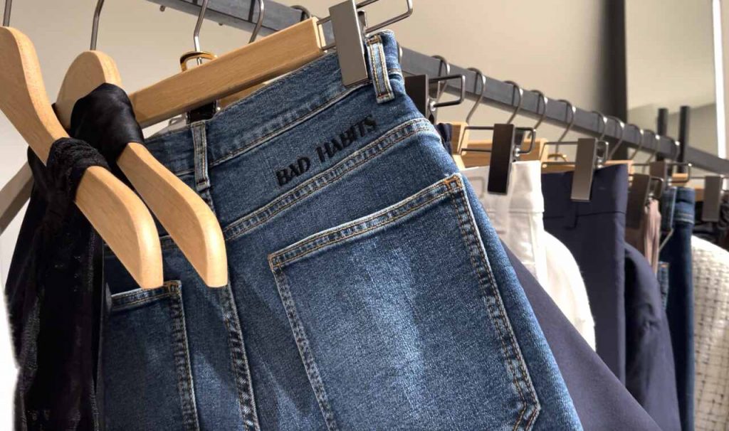 Un jean de Bad Habits.