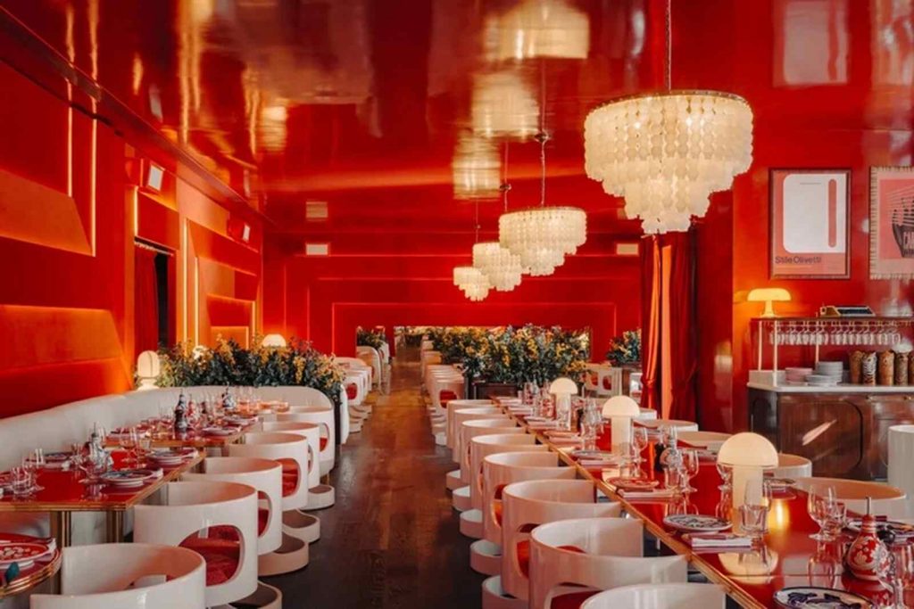 Circolo Poppolare restaurante cerca del Bernabéu para ver a Karol G